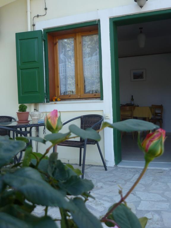 Villa Milia อาโยส นิกีตัส ภายนอก รูปภาพ