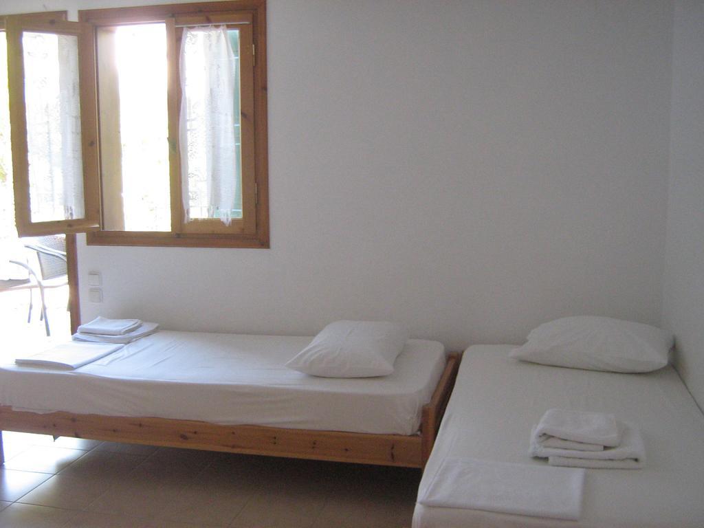 Villa Milia อาโยส นิกีตัส ภายนอก รูปภาพ